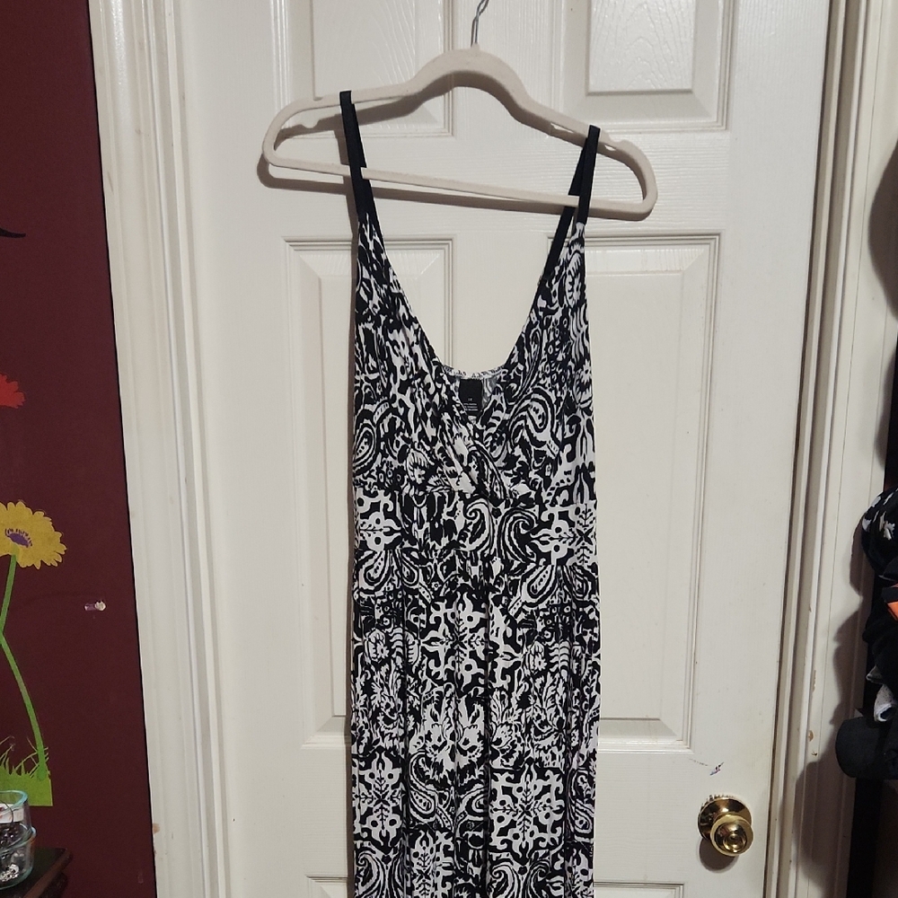 New Directions Black And White Maxi Dress